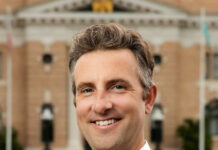 Al Tanto con Inmigración Por Eamonn P.S. Roach, Abogado